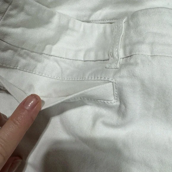 Women’s plus size white capri jeans - Picture 10 of 12